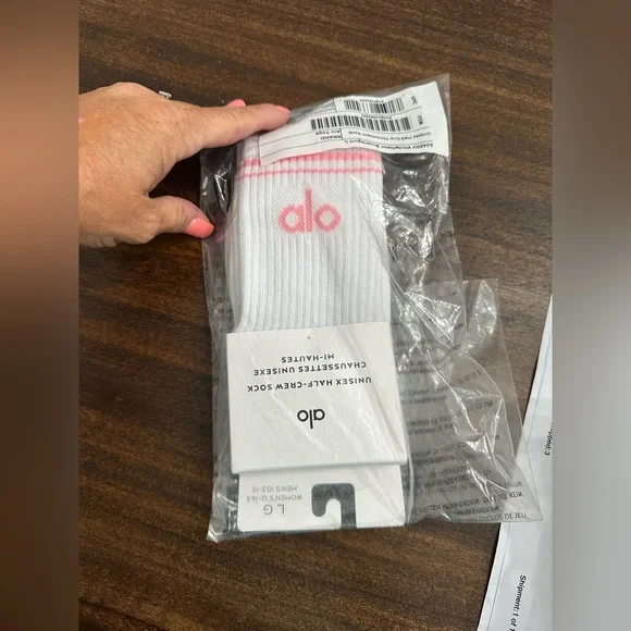 **returning TOMORROW if not sold*** ALO Yoga Unisex Half-Crew Neon Bubblegum - Picture 3 of 3